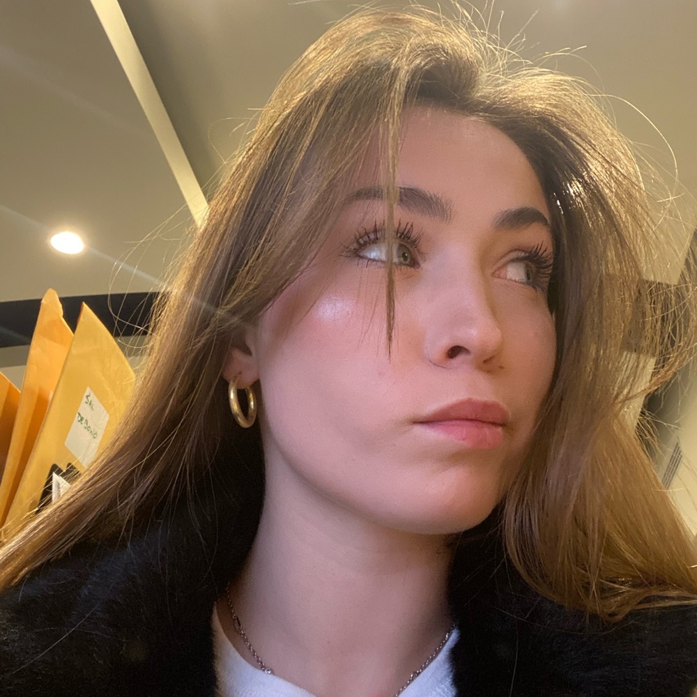 Meet your Posher, Cloe